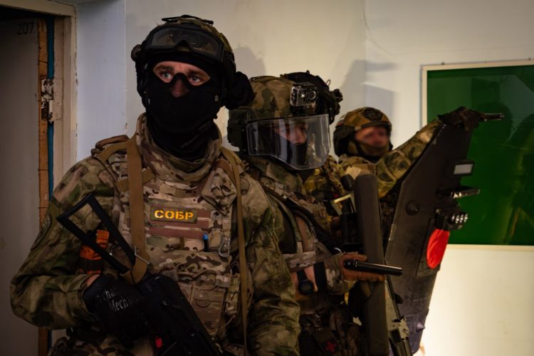 Спецназ Росгвардии обеспечил силовую поддержку задержания подозреваемого в террористическом акте