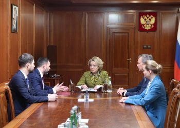 Валентина Матвиенко провела встречу с Денисом Пушилиным и сенаторами от ДНР