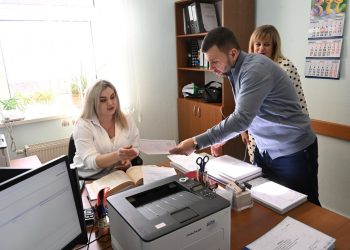 Денис Пушилин ознакомился с работой Единого государственного реестра ЗАГС в одном из донецких отделений