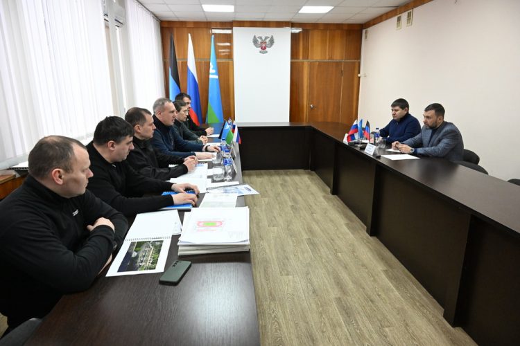 Главы ДНР и ХМАО-Югры подвели итоги 2024 года и расширили планы работы в Макеевке на текущий год