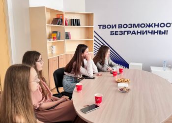 В Донецке в книжном клубе участники президентской платформы обсудили произведения военной прозы