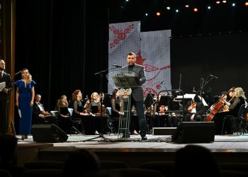 Денис Пушилин поздравил работников культуры ДНР с профессиональным праздником