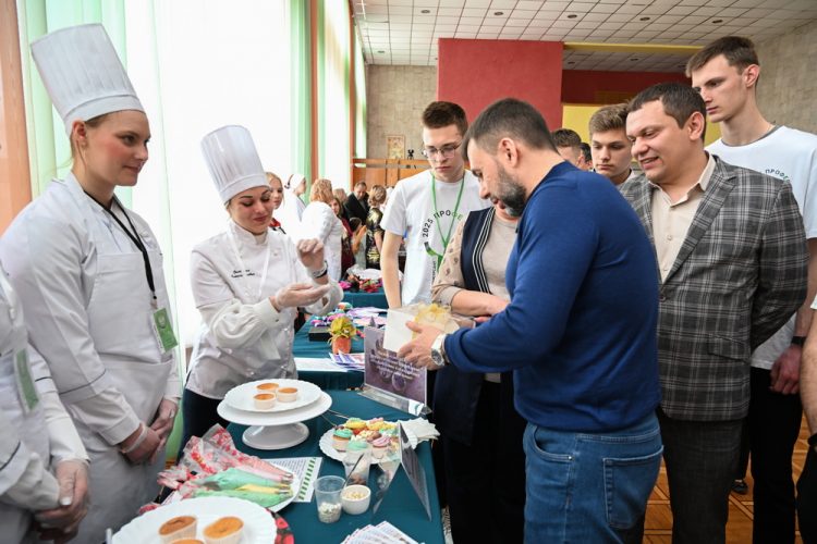 Денис Пушилин отметил достижения победителей чемпионатов по профессиональному мастерству