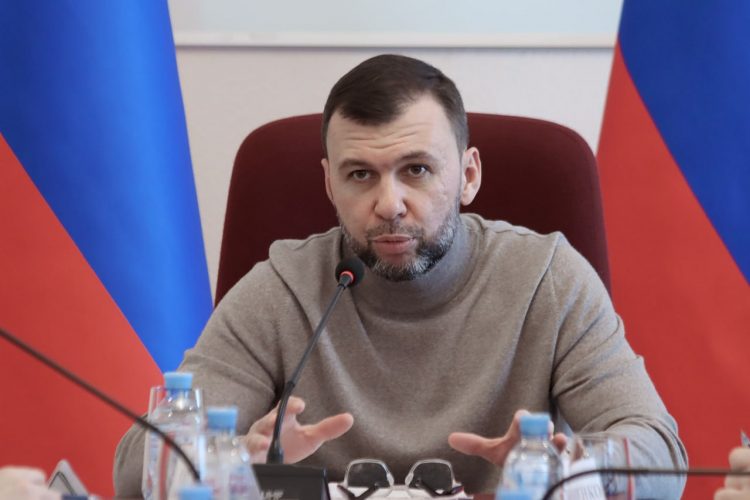 Глава ДНР провел оперативное совещание