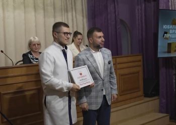 Глава ДНР вручил денежные сертификаты отличившимся студентам ДонГМУ