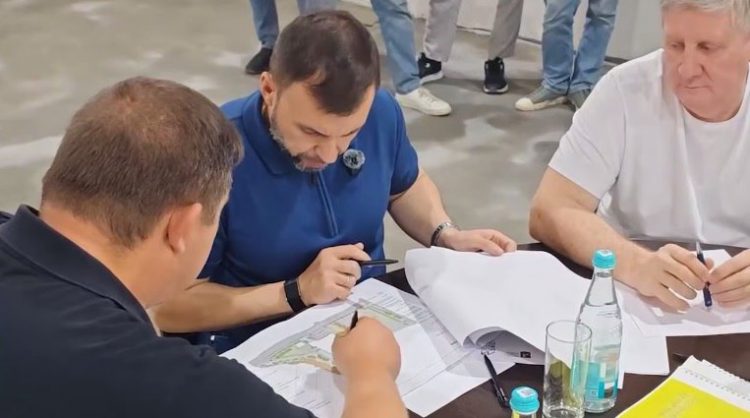 Денис Пушилин проинспектировал ход работ по строительству молодежного центра в Донецке