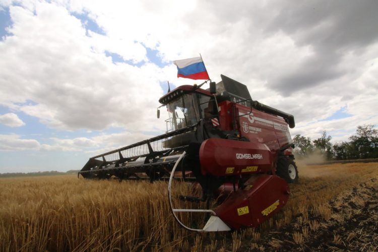На полях республики продолжается уборочная кампания