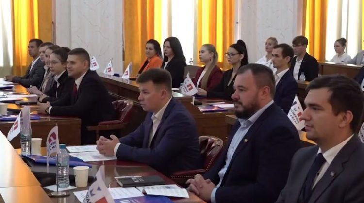 Денис Пушилин поздравил депутатов Молодежного парламента с началом работы