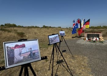 В Грабово почтили память погибших в авиакатастрофе