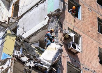 В Авдеевке продолжается разбор завалов