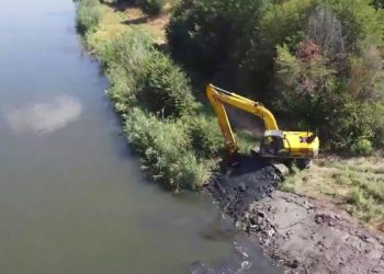 Продолжаются работы по увеличению протоков воды