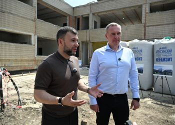 Глава ДНР и губернатор Югры проверили готовность соцобъектов в Макеевке