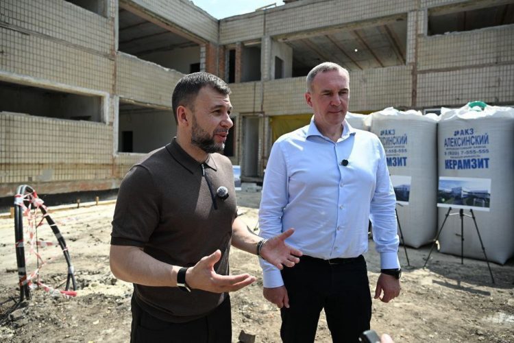 Глава ДНР и губернатор Югры проверили готовность соцобъектов в Макеевке