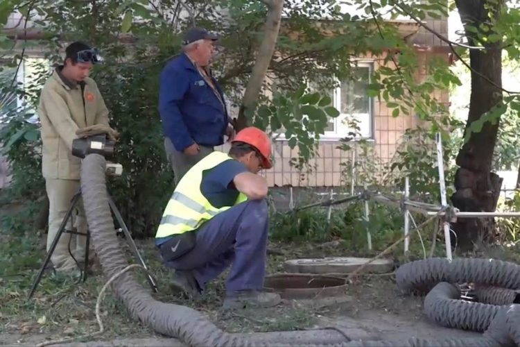 В Пролетарском районе Донецка ремонтируют водопровод