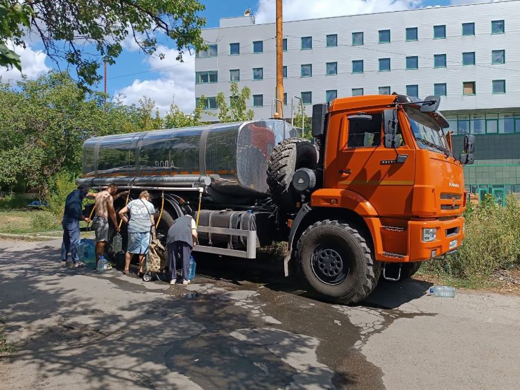 Ежедневно курсирует по населенным пунктам 200 водовозов