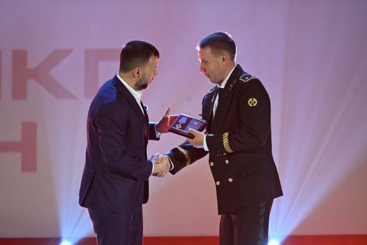 Глава ДНР вручил горнякам госнаграды