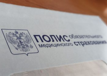 Можно ли оформить полис ОМС по доверенности?