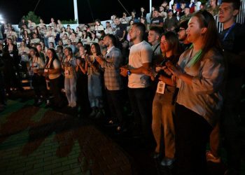 Глава ДНР встретился с участниками Форума молодежи Донбасса