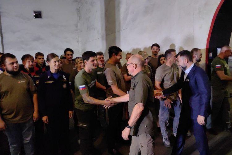 Денис Пушилин и Сергей Кириенко встретились с волонтерами