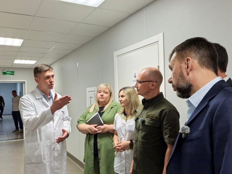 Денис Пушилин и Сергей Кириенко встретились с волонтерами