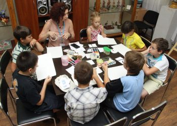 Семьи, взявшие ребенка на воспитание, могут получить единовременное пособие