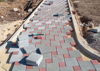 В Раздольном благоустраивают парковую зону