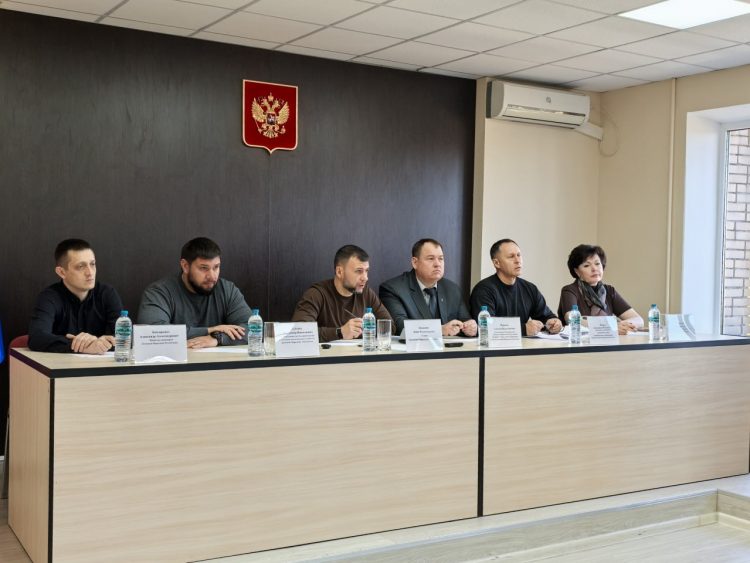 Глава ДНР встретился с жителями Ясиноватой