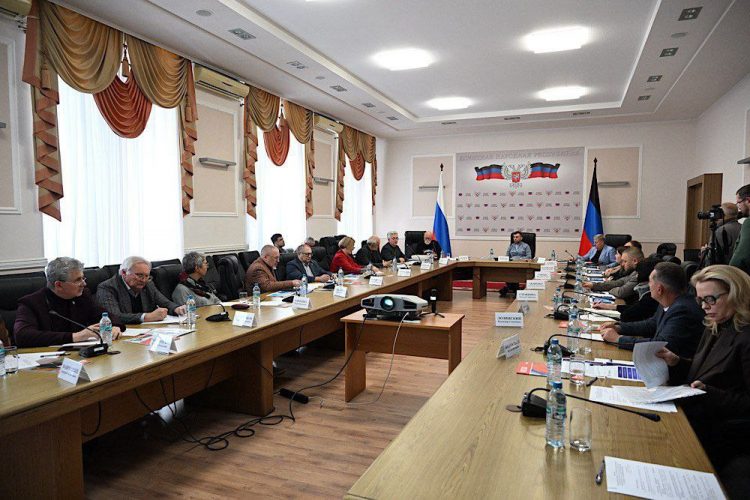 В Донецке обсудили план восстановления республики