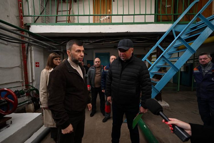 Глава ДНР проинспектировал запуск одной из котельных Макеевки