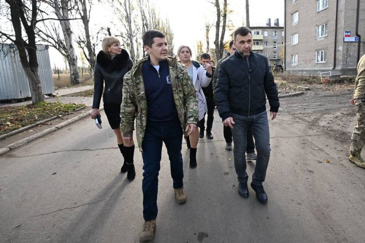 Денис Пушилин и Дмитрий Артюхов посетили Авдеевку