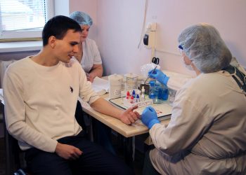 Продолжается вакцинация жителей республики от гриппа