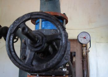 Идут работы по замене внутридомовых коммуникаций в Кировском районе Донецка