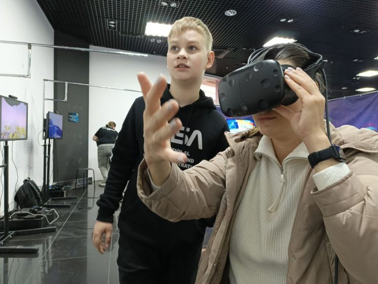 Платформа VR Concept провела вебинар для педагогов ДНР