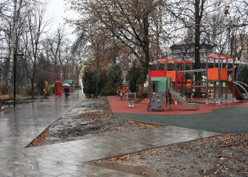 Завершается благоустройство двух парков в Торезе