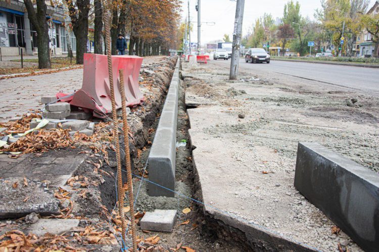 Продолжаются дорожные работы по Киевскому проспекту в Донецке