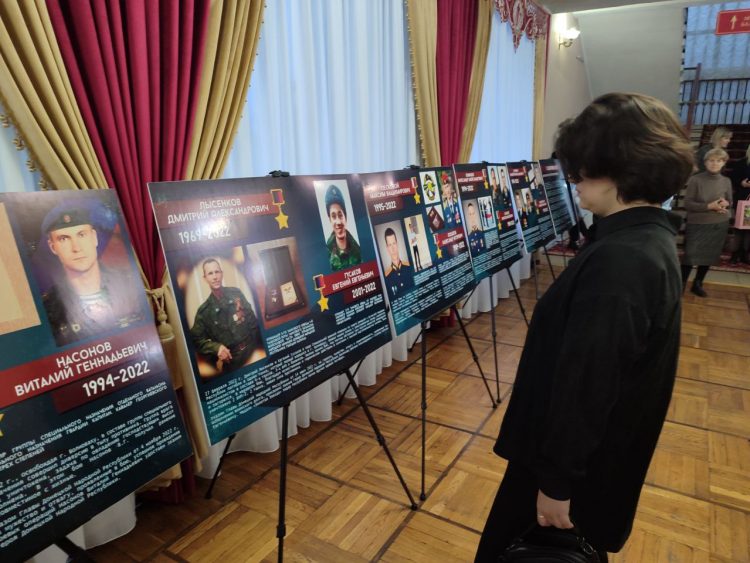 В Донецке отметили День героев Отечества