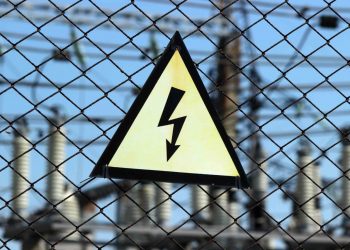 Работа по восстановлению энергоснабжения ведется круглосуточно