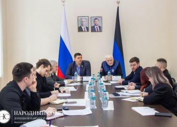 В школах ДНР планируют переход на электронные журналы