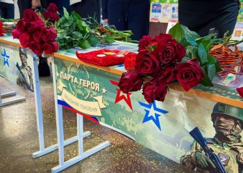 В одной из донецких школ открыты парты героев