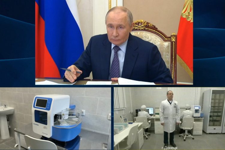 Владимир Путин открыл по ВКС микробиологическую лабораторию в Донецке