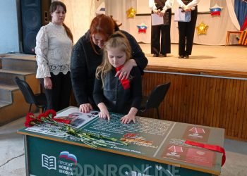 В Макеевке открыли Парты Героя в честь Юртаева и Маренкевича