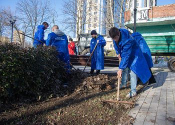‎Активисты «Молодой Гвардии» провели субботник в Донецке