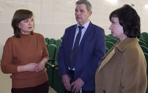 Елена Никитина проинспектировала реализацию проектов для детей