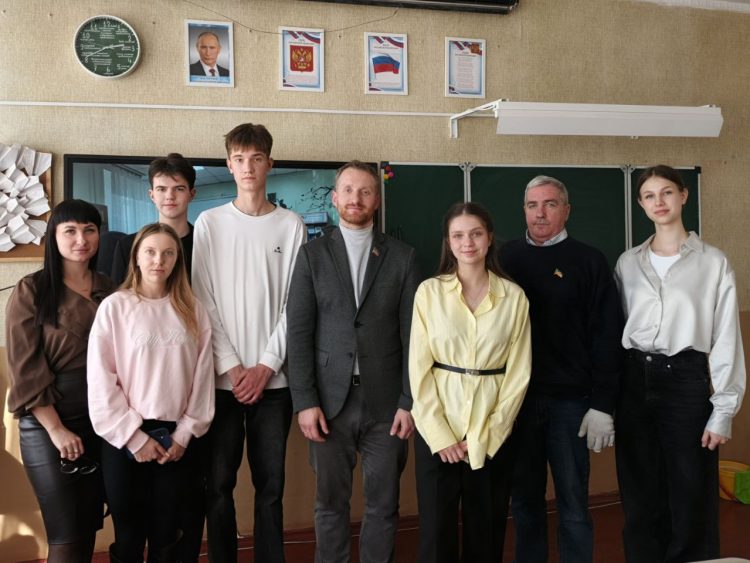 В Макеевке прошла встреча с участниками конкурса «Расскажи о России»