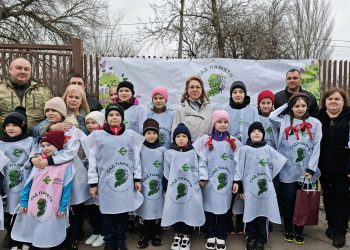 В Донецке высадили березы в честь защитников родины