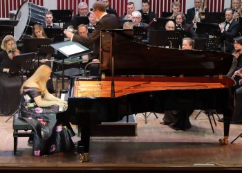 Валентина Лисица выступила в Донецке в рамках проекта «Оркестр Непокоренных: Симфония будущего»