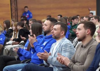 Денис Пушилин поздравил студентов с победой в дебатном турнире