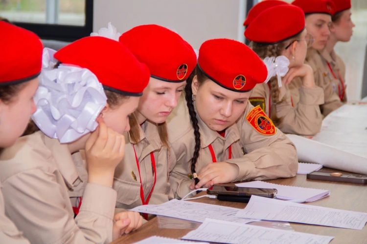 В Донецке состоялся форум-слет юных поисковиков