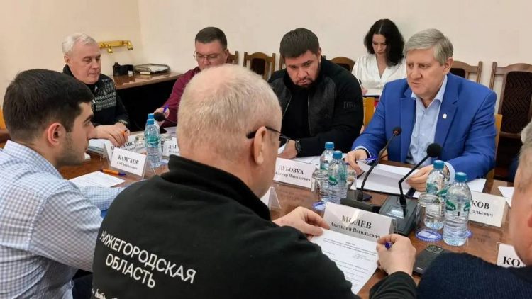 Премьер-министр встретился с представителями регионов-шефов