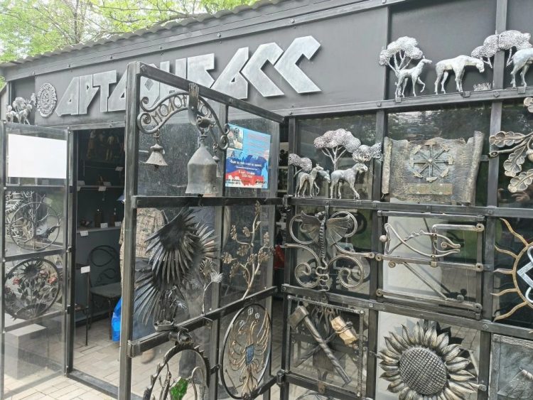 В Донецке открылась персональная выставка Александра Гаюка